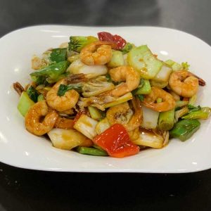 Langostinos, fideos, verduras chinas, salsa de ostras y salsa de soja salteado al wok